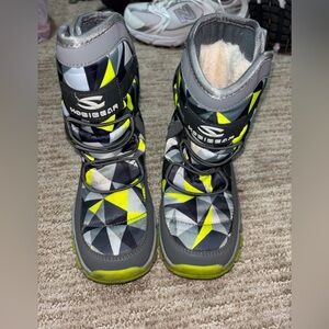 Kids Geometric Snow Boots - Gray and Yellow